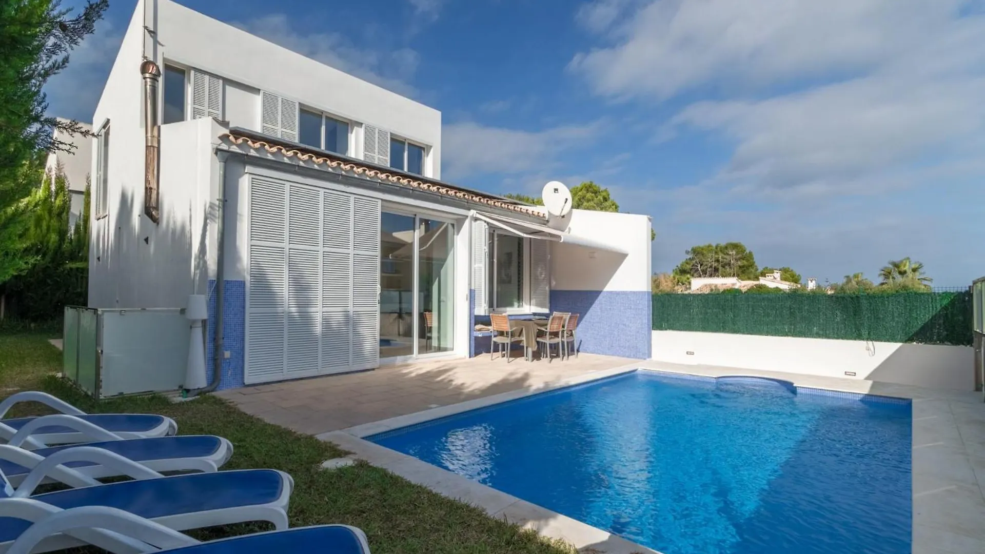 Coastal Holiday Home With Private Pool location
